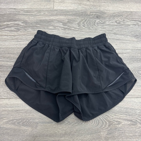 Lululemon Hotty Hot 2.5” Inseam Short In Black Size 6 - Picture 3 of 14